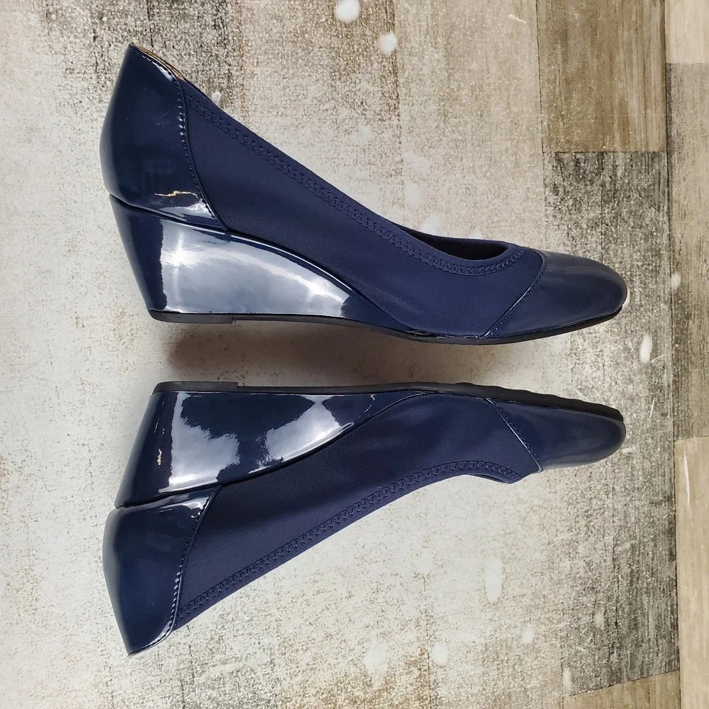LifeStride Juliana Womens Wedge Pumps Sz 8 N Navy Stretch Patent Leather Cap Toe